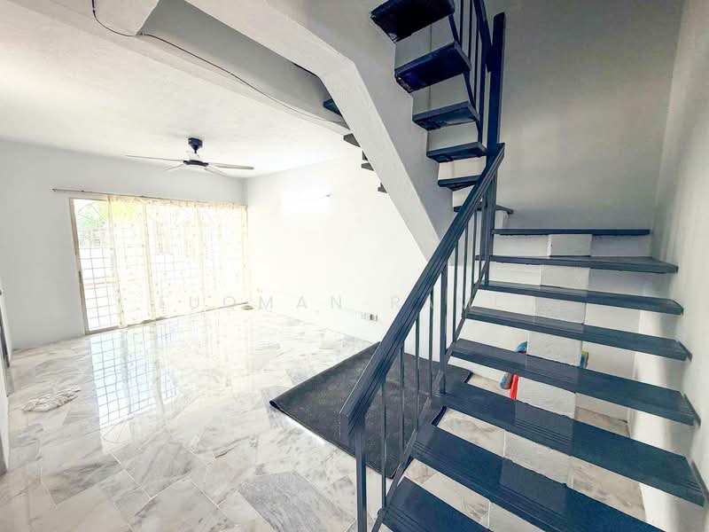Rumah Teres 2-Tingkat untuk Dijual di Taman Minang (Cheras) - Luqman Ramli - Living Room - PropertyGuru.com.my