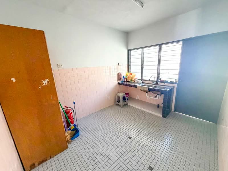 Rumah Teres 2-Tingkat untuk Dijual di Taman Minang (Cheras) - Luqman Ramli - Kitchen - PropertyGuru.com.my