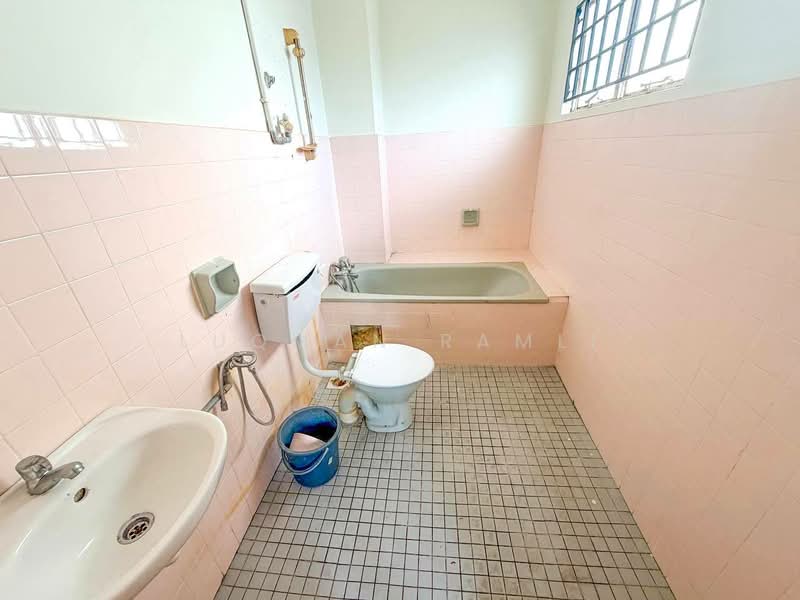 Rumah Teres 2-Tingkat untuk Dijual di Taman Minang (Cheras) - Luqman Ramli - Bathroom - PropertyGuru.com.my