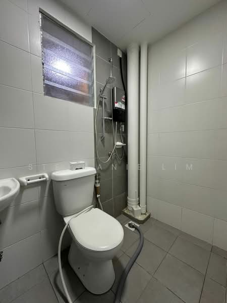 Pangsapuri untuk Dijual di De Kiara - Stephanie Lim - Bathroom - PropertyGuru.com.my