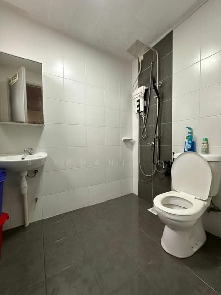 Pangsapuri untuk Dijual di De Kiara - Stephanie Lim - Bathroom - PropertyGuru.com.my