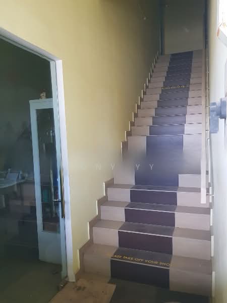 Shop / Office for Sale in Bandar Puteri Puchong (Puchong) - Tony YY - Corridor - PropertyGuru.com.my