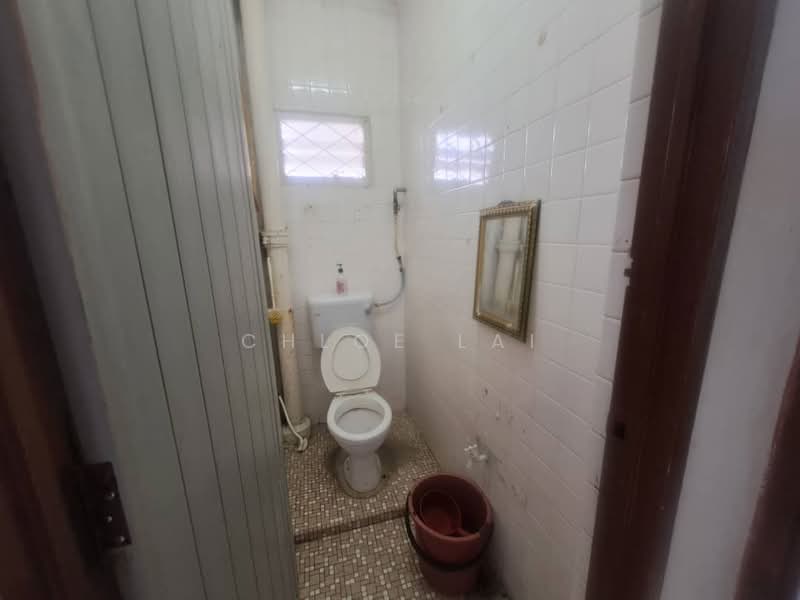 Rumah Banglo untuk Disewa di Taman Pelangi (Johor Bahru) - Chloe Lai - Bathroom - PropertyGuru.com.my