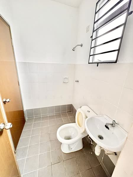 Rumah Teres 2 Tingkat untuk Dijual di Puncak Alam (Selangor) - Baxter Lim - Bathroom - PropertyGuru.com.my