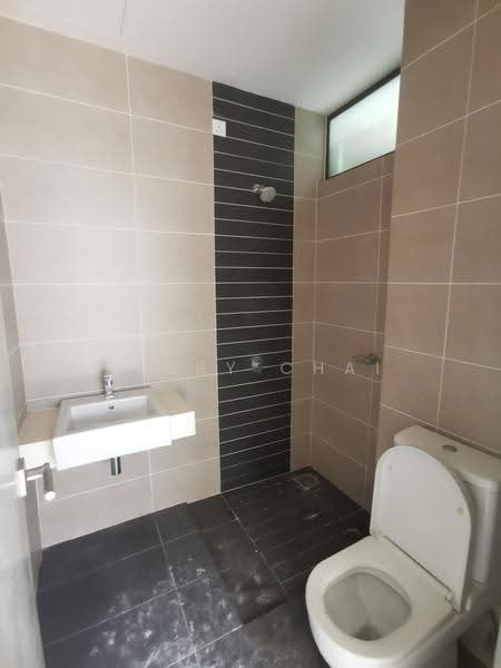 Rumah Berkembar untuk Dijual di D'Island (Puchong) - Debby Chai - Bathroom - PropertyGuru.com.my
