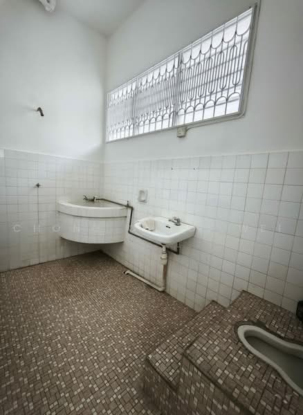 Semi-Detached House for Sale in Tanjung Bungah (Penang) - Chong Chooi Wei - Bathroom - PropertyGuru.com.my