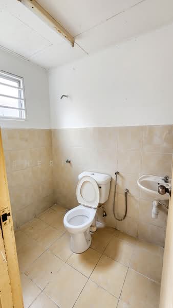 Rumah Teres 2 Tingkat untuk Dijual di Taman Damai Utama (Bandar Kinrara) - Sherise Wong - Bathroom - PropertyGuru.com.my
