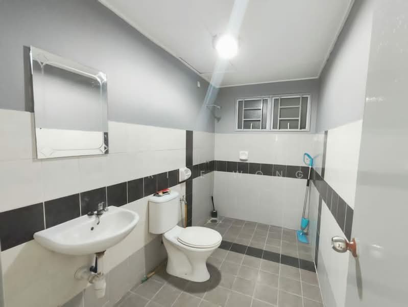 Servis Apartment untuk Dijual di Koi Kinrara - Sherise Wong - Bathroom - PropertyGuru.com.my