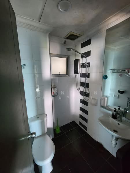 Condominium for Sale at Lagoon Suites - Surendran Karapiah - Bathroom - PropertyGuru.com.my