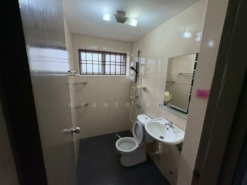 Pangsapuri untuk Dijual di Prima Regency - Werner Kee - Bathroom - PropertyGuru.com.my