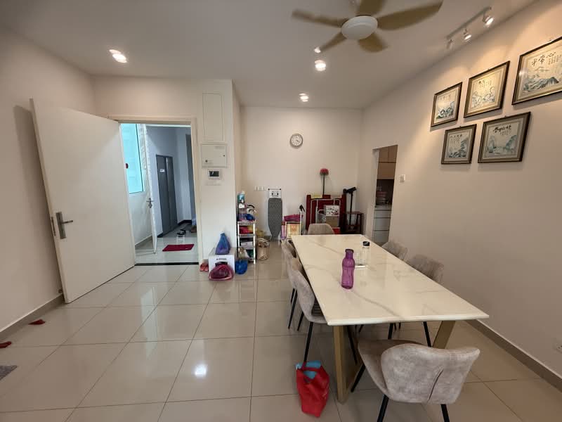 Kondominium untuk Dijual di Setia Pinnacle - Hoy Meng - Living Room - PropertyGuru.com.my