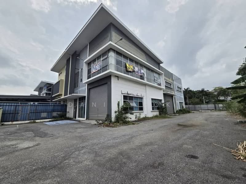 Semi-D Factory for Sale in Taman Perindustrian Pandamaran (Pelabuhan Klang) - Daniel Kok - Exterior - PropertyGuru.com.my