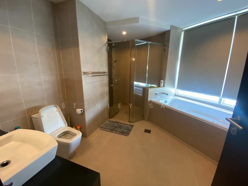 Kondominium untuk Disewa di Gurney Paragon - Stanley Saw - Bathroom - PropertyGuru.com.my