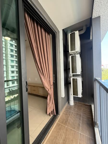 Kediaman Servis untuk Disewa di Parkland Residence - Sarah Chee - Balcony - PropertyGuru.com.my