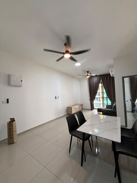 Kediaman Servis untuk Disewa di Parkland Residence - Sarah Chee - Living Room - PropertyGuru.com.my