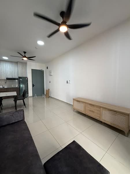 Kediaman Servis untuk Disewa di Parkland Residence - Sarah Chee - Living Room - PropertyGuru.com.my