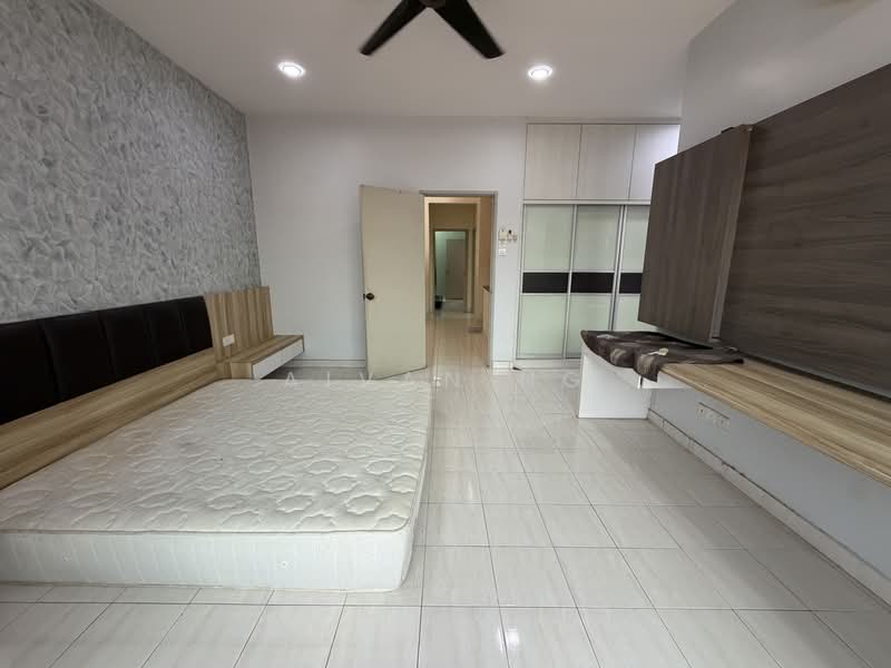 Rumah Teres untuk Dijual di Sungai Long (Bandar Sungai Long) - Aivan Ng - PropertyGuru.com.my