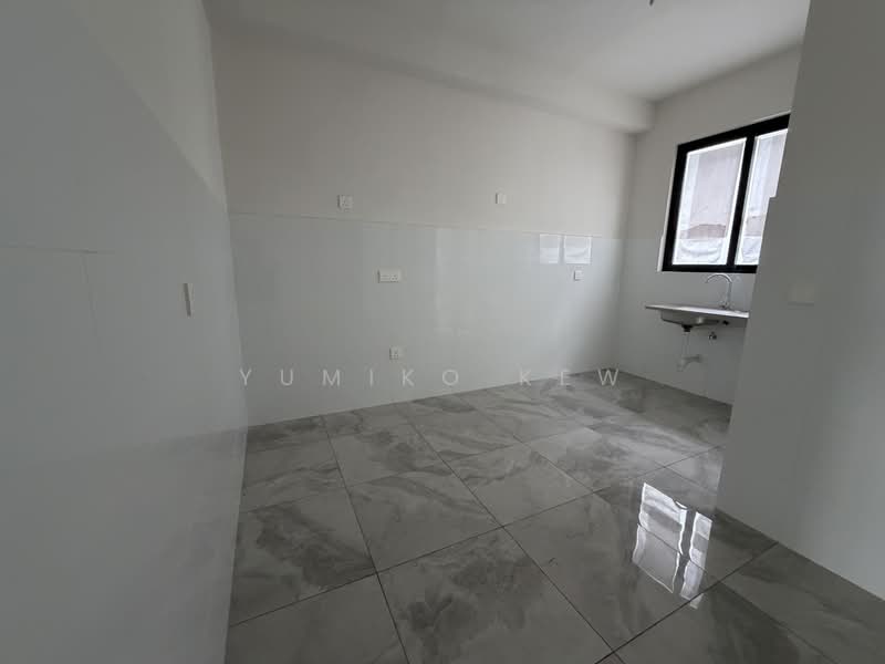 3-storey Terraced House for Sale in Taman Bukit Serdang (Seri Kembangan) - Yumiko Kew - Kitchen - PropertyGuru.com.my