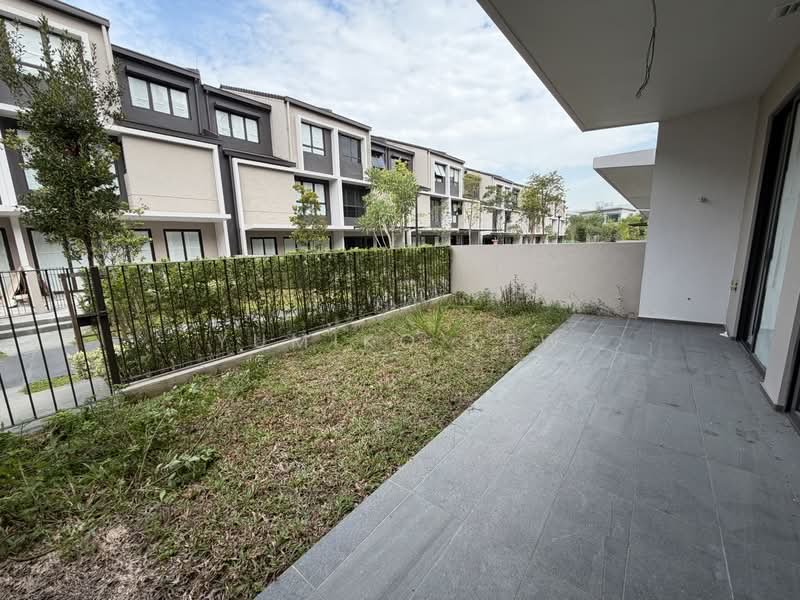 3-storey Terraced House for Sale in Taman Bukit Serdang (Seri Kembangan) - Yumiko Kew - Exterior - PropertyGuru.com.my