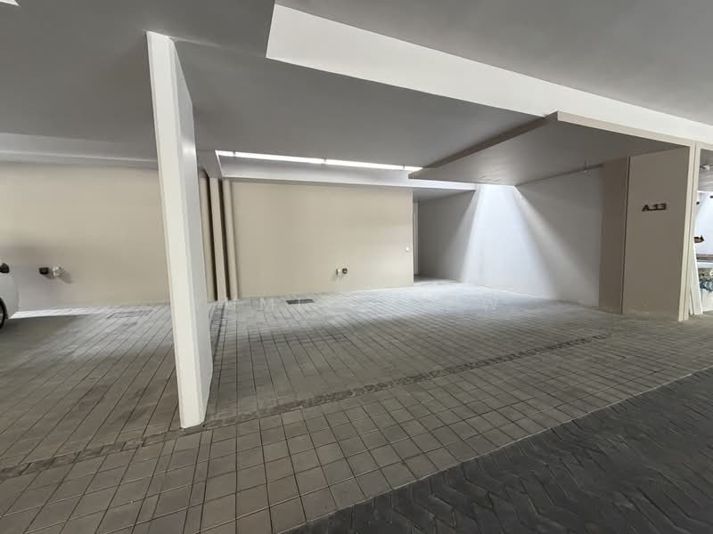 3-storey Terraced House for Sale in Taman Bukit Serdang (Seri Kembangan) - Yumiko Kew - Car Park - PropertyGuru.com.my