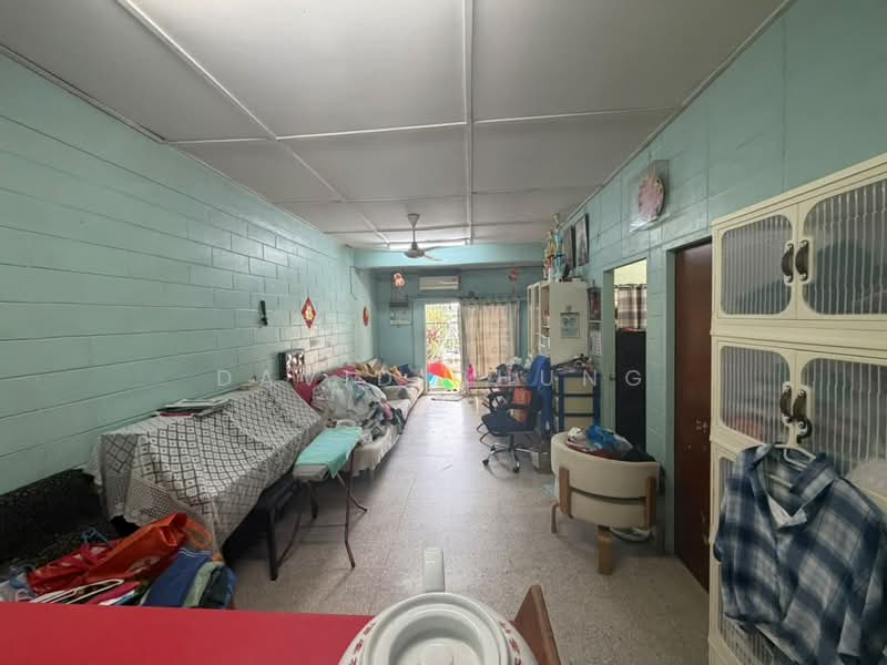 Rumah Teres 1 Tingkat untuk Dijual di Kepong Baru (Kepong) - David Chung - Living Room - PropertyGuru.com.my