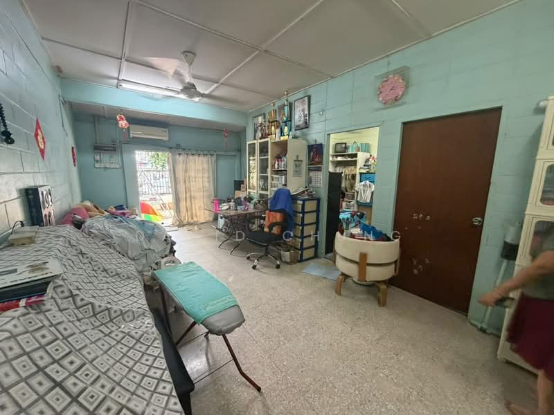 Rumah Teres 1 Tingkat untuk Dijual di Kepong Baru (Kepong) - David Chung - Living Room - PropertyGuru.com.my