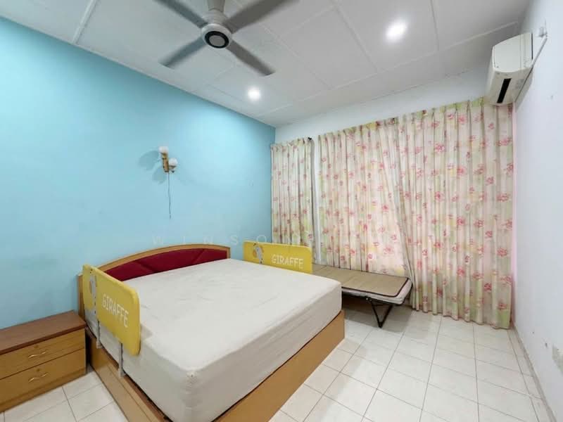 Rumah Teres 2 Tingkat untuk Dijual di Taman Desa Cemerlang (Ulu Tiram) - Winson Tan - Bedroom - PropertyGuru.com.my