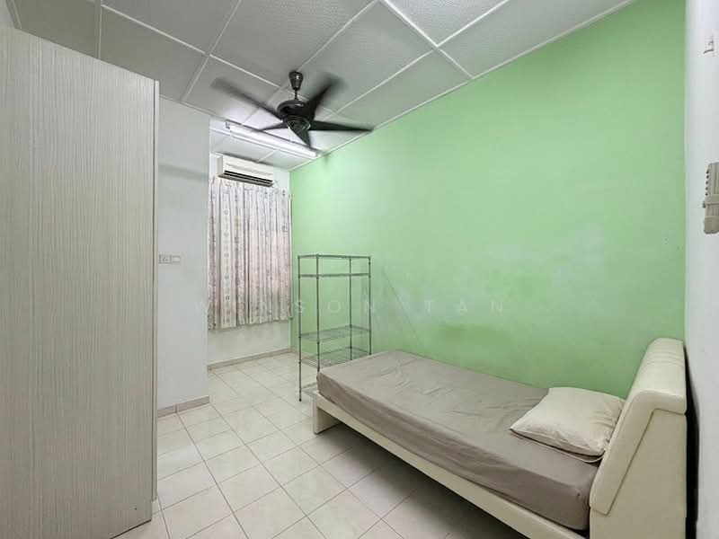 Rumah Teres 2 Tingkat untuk Dijual di Taman Desa Cemerlang (Ulu Tiram) - Winson Tan - Bedroom - PropertyGuru.com.my