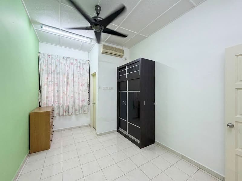 Rumah Teres 2 Tingkat untuk Dijual di Taman Desa Cemerlang (Ulu Tiram) - Winson Tan - Bedroom - PropertyGuru.com.my