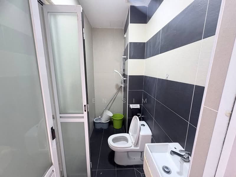 Servis Apartment untuk Disewa di D'Secret Garden (Pangsapuri Kempas Indah) - Ken Sim - Bathroom - PropertyGuru.com.my