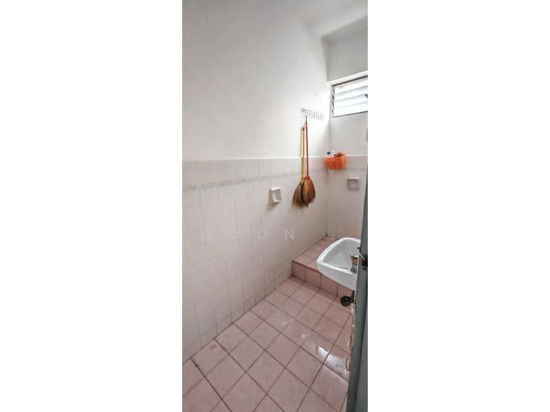 Pangsapuri untuk Disewa di Kenanga Mewah Apartment - Woon . - Bathroom - PropertyGuru.com.my