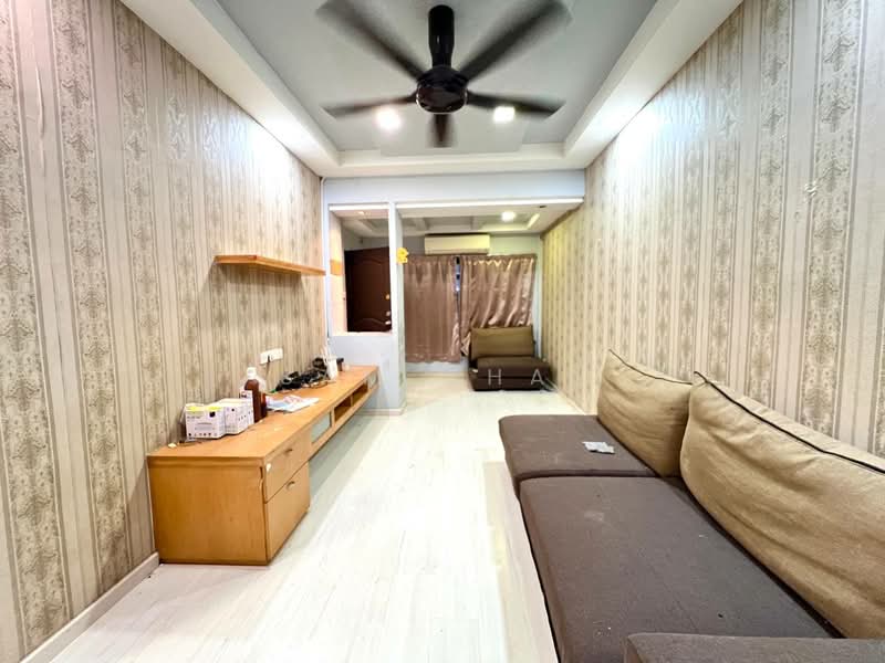 Rumah Teres 1 Tingkat untuk Dijual di Permas Jaya (Johor) - Sam Chai - Living Room - PropertyGuru.com.my