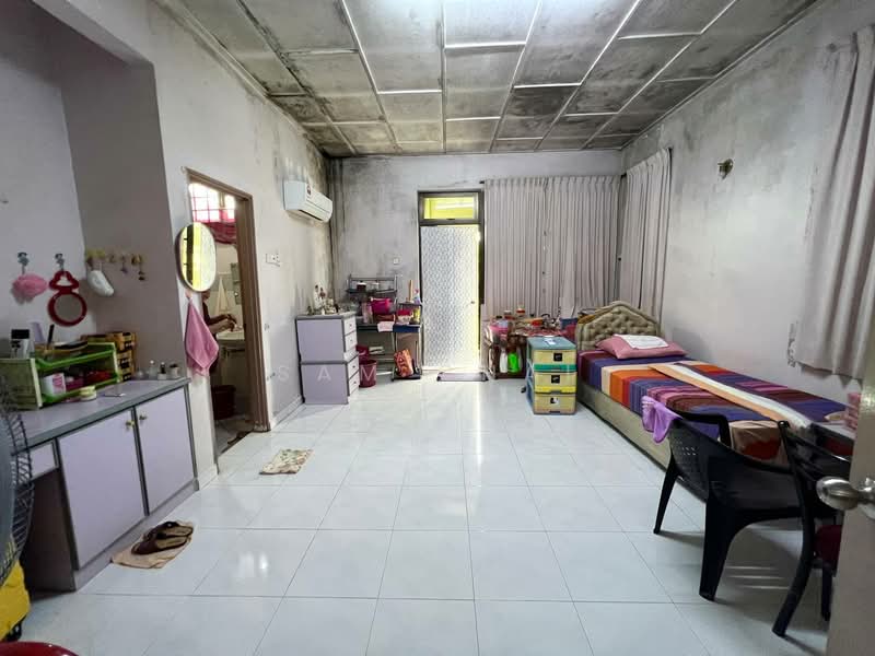 Rumah Teres 2 Tingkat untuk Dijual di Bandar Baru Permas Jaya (Permas Jaya) - Sam Chai - Bedroom - PropertyGuru.com.my