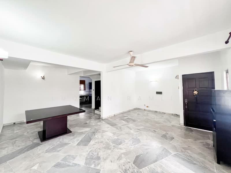 2-storey Terraced House for Sale in Taman Bukit Angsana (Cheras) - Luqman Ramli - Living Room - PropertyGuru.com.my