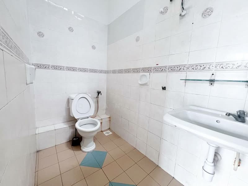 2-storey Terraced House for Sale in Taman Bukit Angsana (Cheras) - Luqman Ramli - Bathroom - PropertyGuru.com.my