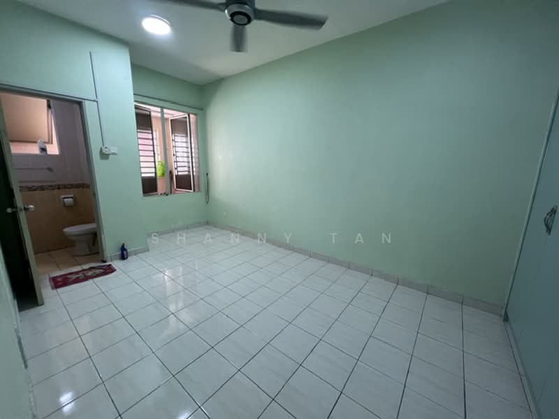 Rumah Teres untuk Dijual di Sungai Long (Bandar Sungai Long) - Shanny Tan - Bathroom - PropertyGuru.com.my