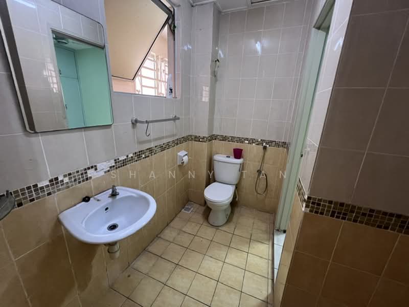 Rumah Teres untuk Dijual di Sungai Long (Bandar Sungai Long) - Shanny Tan - Bathroom - PropertyGuru.com.my