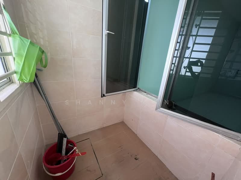Rumah Teres untuk Dijual di Sungai Long (Bandar Sungai Long) - Shanny Tan - Balcony - PropertyGuru.com.my