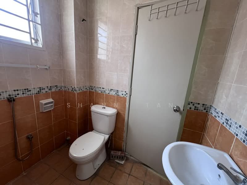 Rumah Teres untuk Dijual di Sungai Long (Bandar Sungai Long) - Shanny Tan - Bathroom - PropertyGuru.com.my