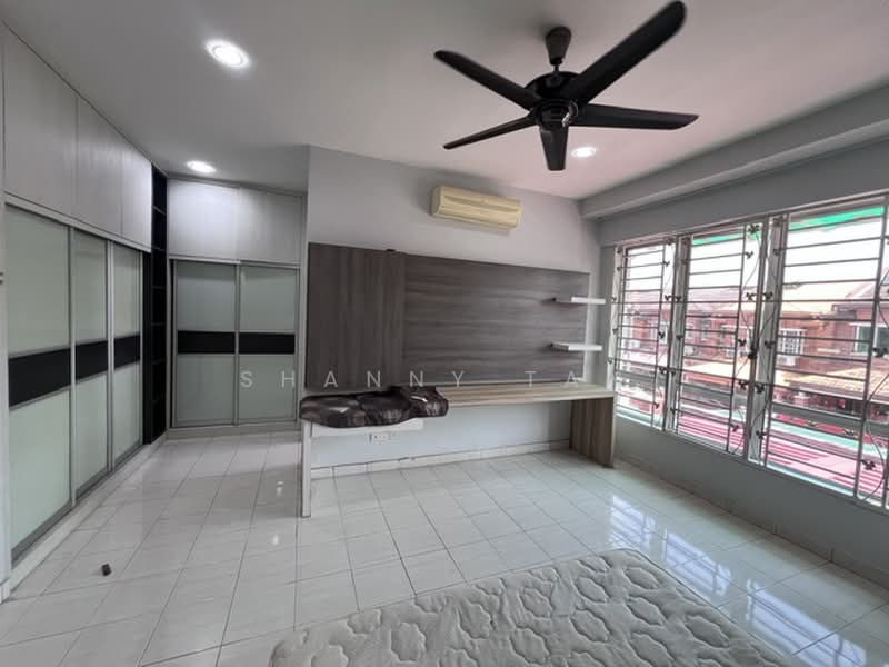 Rumah Teres untuk Dijual di Sungai Long (Bandar Sungai Long) - Shanny Tan - Bedroom - PropertyGuru.com.my