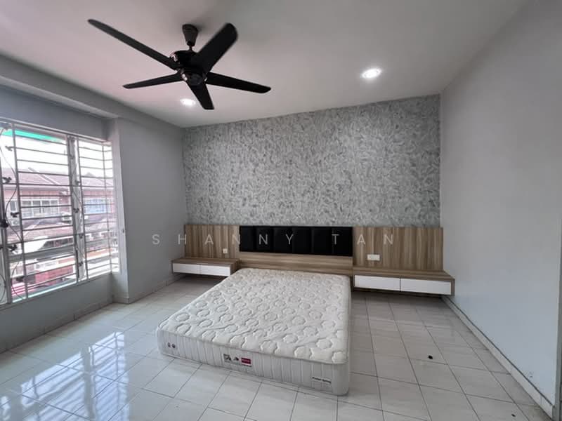 Rumah Teres untuk Dijual di Sungai Long (Bandar Sungai Long) - Shanny Tan - Bedroom - PropertyGuru.com.my