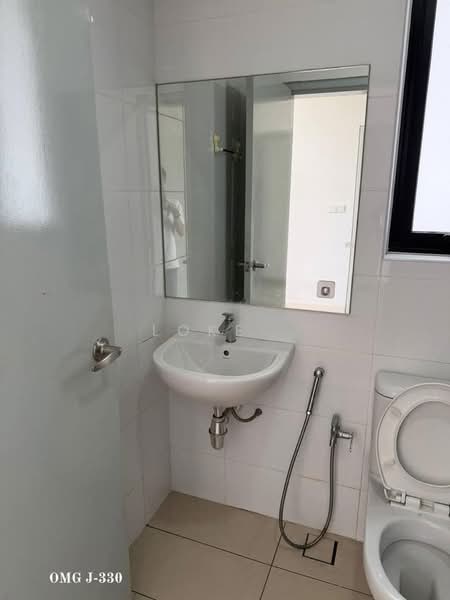 Servis Apartment untuk Dijual di Utropolis Suites 2 - Loke . - Bathroom - PropertyGuru.com.my