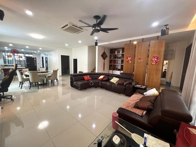 Rumah Teres 2-Tingkat untuk Dijual di Kinrara Residence (Puchong) - Mak Oliver - Living Room - PropertyGuru.com.my