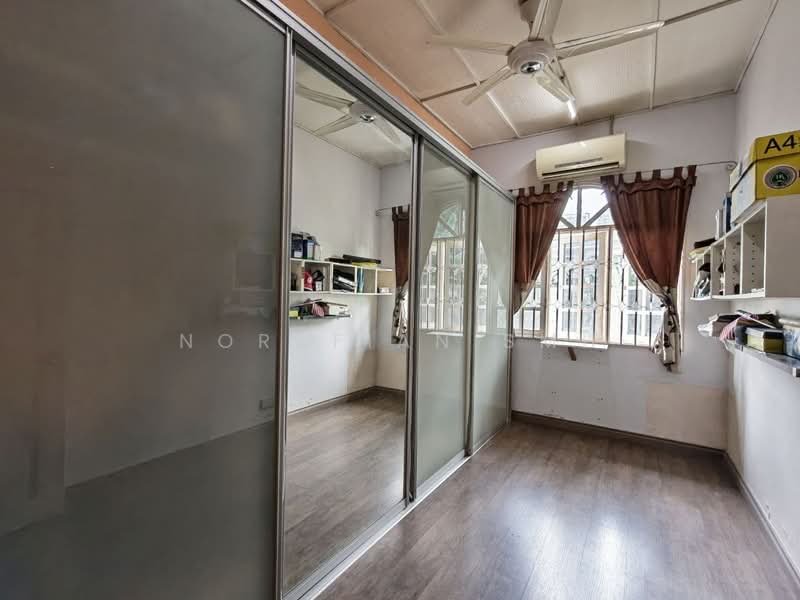 Rumah Banglo untuk Dijual di SS12 (Subang Jaya) - Norafian SMH - Bedroom - PropertyGuru.com.my