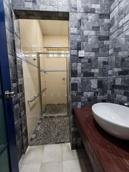 Rumah Banglo untuk Dijual di SS12 (Subang Jaya) - Norafian SMH - Bathroom - PropertyGuru.com.my