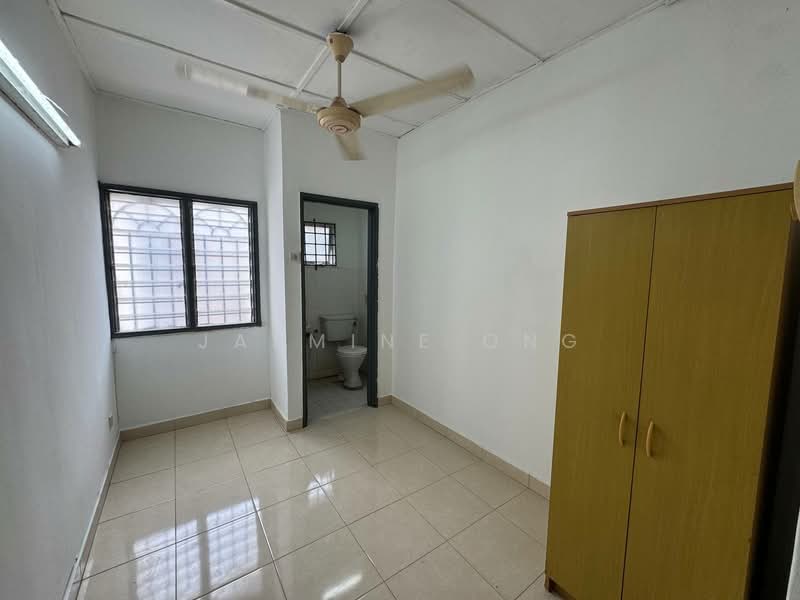 Rumah Teres 2 Tingkat untuk Dijual di Taman Mastiara (Jalan Ipoh) - Jasmine Ong - Bedroom - PropertyGuru.com.my