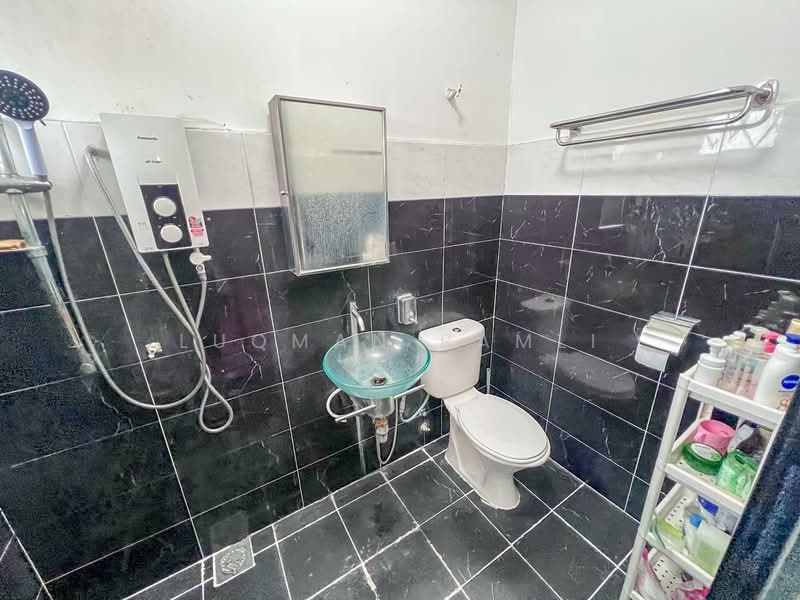 2-storey Terraced House for Sale in Taman Seri Bahagia (Cheras) - Luqman Ramli - Bathroom - PropertyGuru.com.my