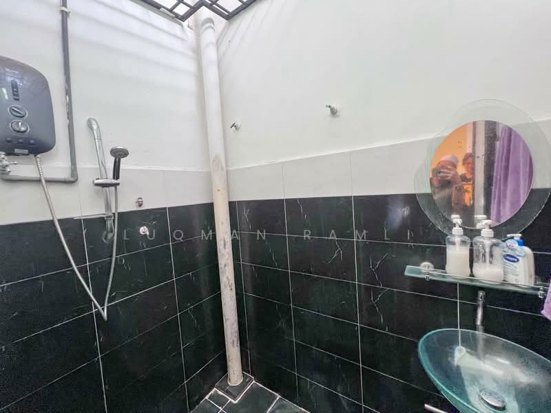 2-storey Terraced House for Sale in Taman Seri Bahagia (Cheras) - Luqman Ramli - Bathroom - PropertyGuru.com.my