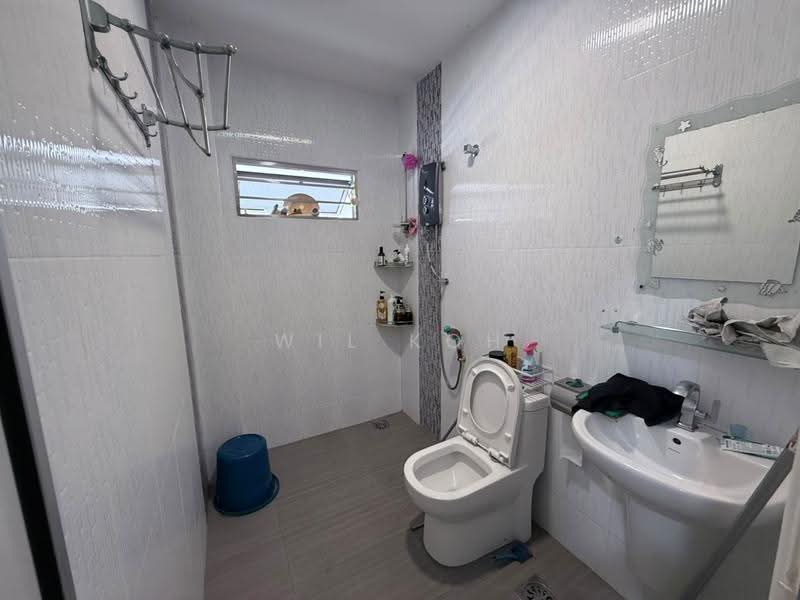 Rumah Berkembar untuk Dijual di Taman Taming Jaya (Balakong) - Wil Koh - Bathroom - PropertyGuru.com.my