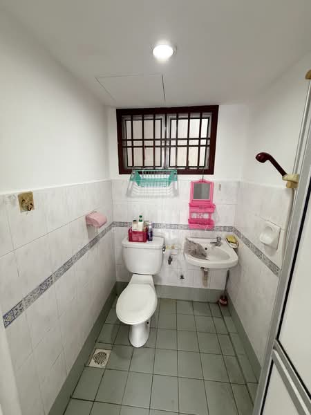 Pangsapuri untuk Dijual di Bayu Puteri 2 - Stefan Yu - Bathroom - PropertyGuru.com.my